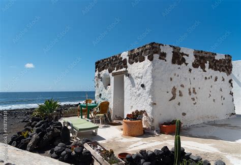 Casa T Pica Blanca Y De Piedra De Lanzarote En Las Islas Canarias