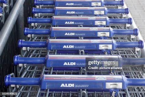 166 Aldi Shopping Carts Stock Photos, High-Res Pictures, and Images ...