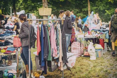 Antik und Trödelmarkt am Weserufer in Bremen