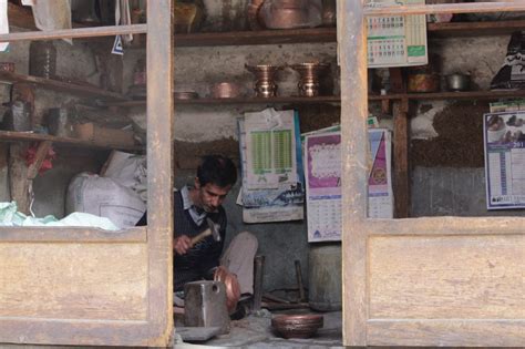 In Photos Metallic Resolve Of Kashmirs Iconic Coppersmiths Kashmir