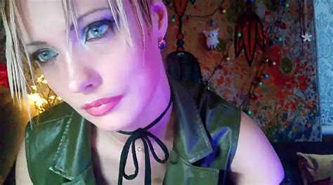 WildMissNiks Naked Stripping On Cam For Live Sex Video Chat PrettyPussy