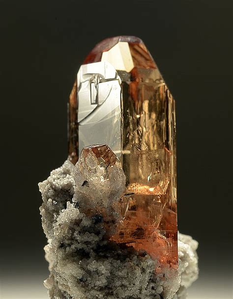 Topaz Minerals Crystals Rocks Stones And Crystals Minerals And