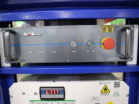 Continuous Kw Kw Portable Handheld Laser Cleaning Machine