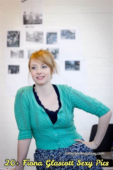 10 Hot Sexy Fiona Glascott Bikini Pics