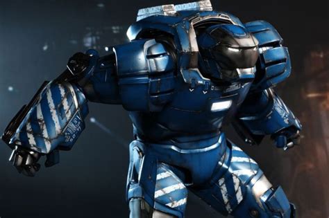 The Iron Man Figure Is Shown In This Promotional Image From Hot Toys Official Website