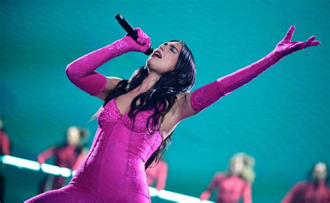 Dua Lipa Cae En Pleno Concierto Y Queda Al Descubierto El Playback