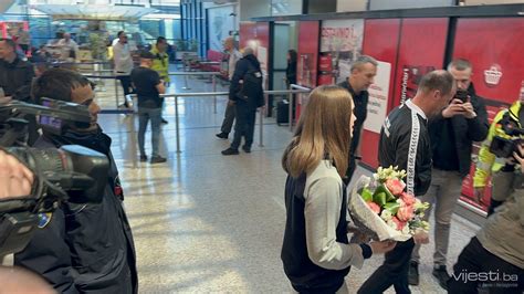 Foto Lana Pudar Stigla Na Aerodrom U Sarajevo Jedinstvena Bosna I