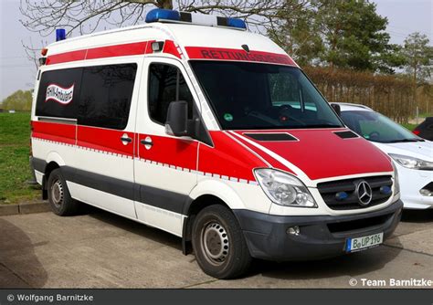 Einsatzfahrzeug Krankentransport Rhin Ambulanz Ktw B Up Bos