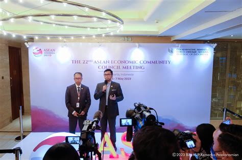 The 22nd Asean Economic Community Aec Council Meeting Bergulir