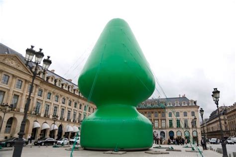 Weird christmas tree. : r/pics