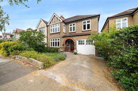 Barrow Point Avenue Pinner Ha5 4 Bed Semi Detached House For Sale £