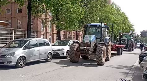 Osona on Twitter Comença la tractorada de Vic És una de les