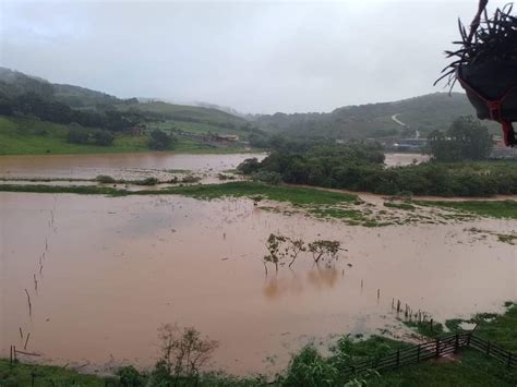 Forte chuva suspendeu a manutenção da Prefeitura na represa Portal