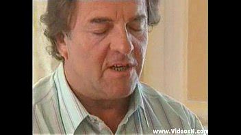 Viejo Se Folla A Jovencita Sobre El Escritorio Xvideos