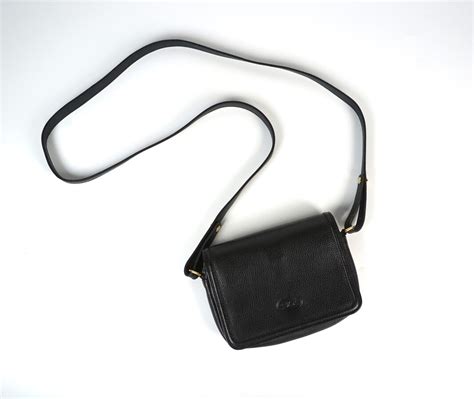 Longchamp Petit Sac En Cuir Noir Bandouli Re Le Rabat Formant Porte