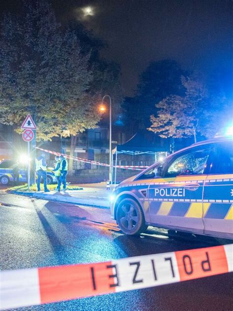 Mit einem Messer soll ein Jugendlicher in Köln Menschen bedroht haben