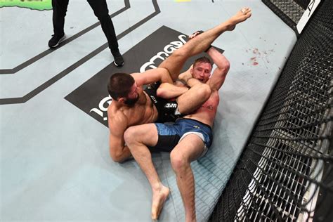 Khabib Nurmagomedov S Triangle Choke Of Justin Gaethje Wins 2020