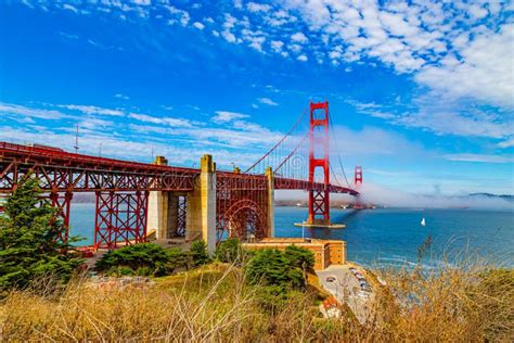 Puente Golden Gate San Francisco En Un Día Azul Del Cielo Con Niebla