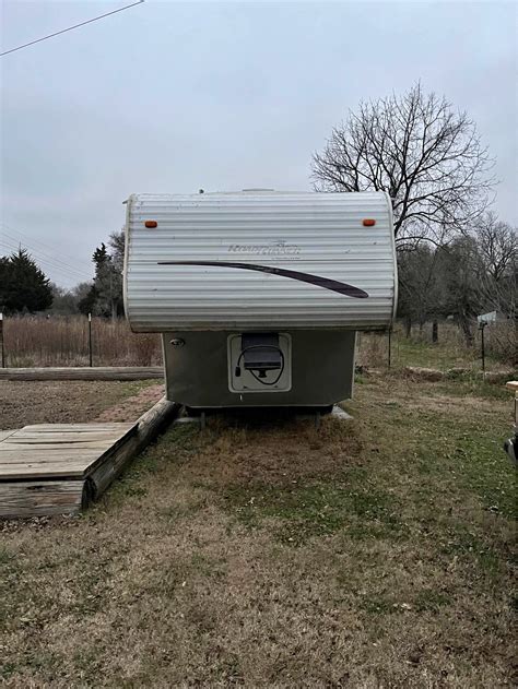 2004 Sun valley road runner 5th wheel camper