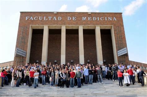 La Facultad de Medicina de la Universidad de Murcia guardó un minuto de ...