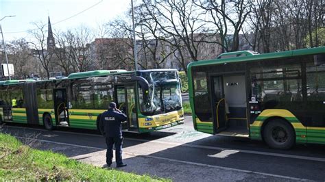 Zderzenie Dw Ch Autobus W Komunikacji Miejskiej W Szczecinie