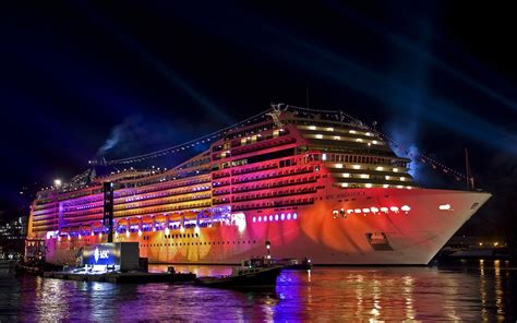 Bright cruise ship HD wallpaper