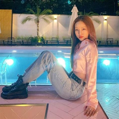 Thuý Vi đốt mắt với hình ảnh diện bikini bốc lửa chiếc quần nhỏ xíu trở thành điểm nhấn