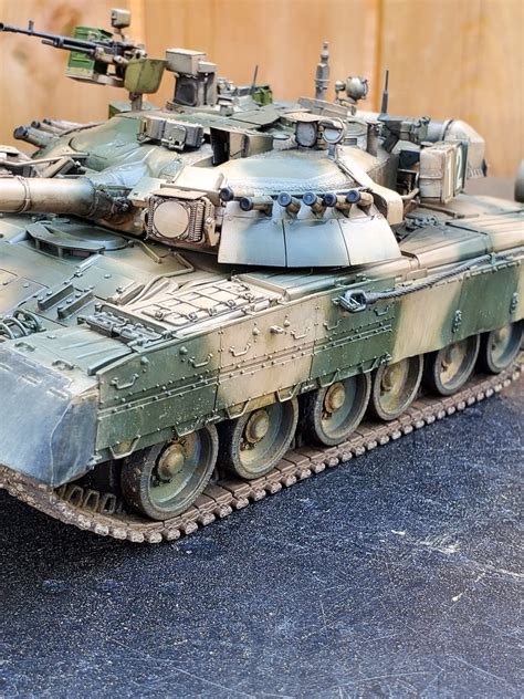 Trumpeter Russian T 80UK MBT Ready For Inspection Armour