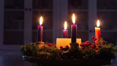 What are colors and order of Advent candles?