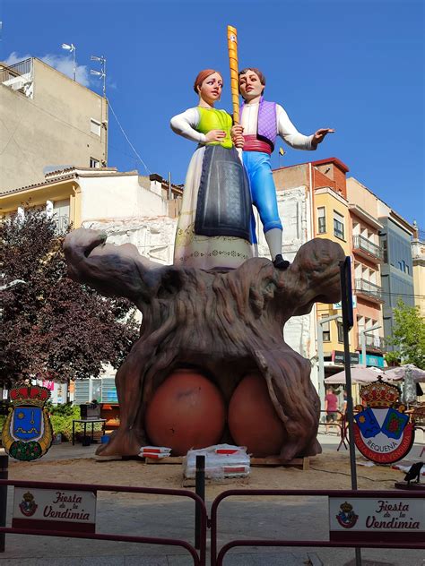 Monumentos De La Fuente Del Vino De La Lxxiii Fiesta De La Vendimia De