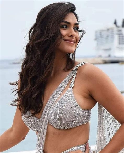 Hot Pics Of Mrunal Thakur That Will Blow Your Mind In White Saree Katrina Kaif Hot Pics