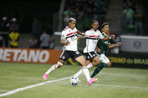 São Paulo encara o Palmeiras para aumentar crise no rival