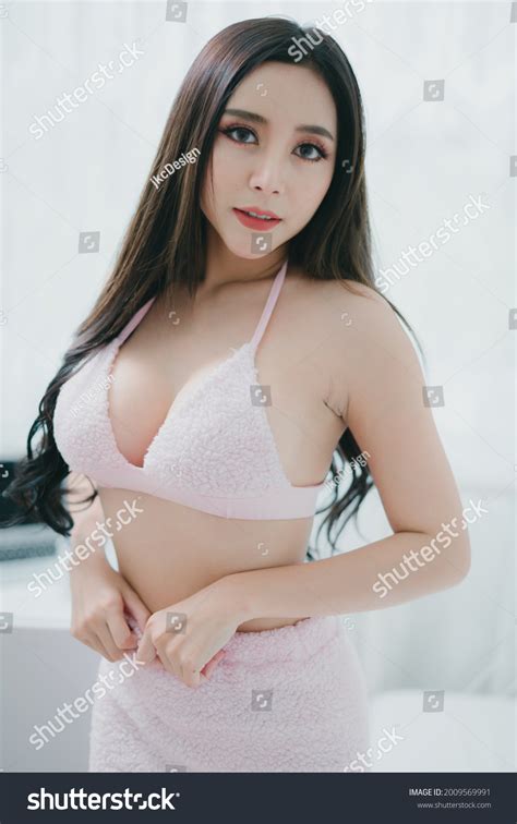 Sexy Beautiful Woman Wearing Pink Lingerie Stock Photo Shutterstock