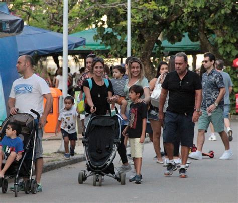 Foto Fernanda Gentil Foi Fotografada A Namorada Priscila