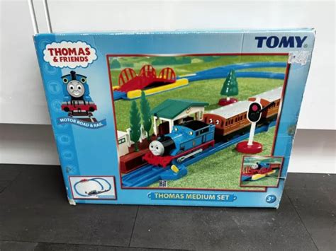 TOMY THOMAS Friends Tank Engine Motor Road And Rail Train Carriages