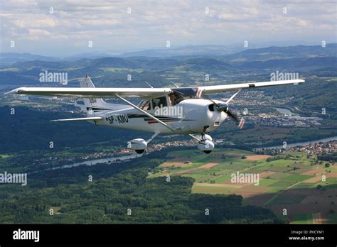 Cessna 172 Skyhawk Leichtflugzeug Fotos Und Bildmaterial In Hoher