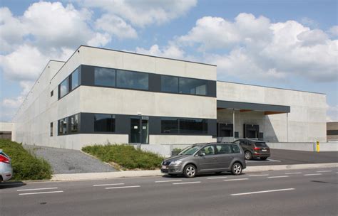 bedrijfsgebouw met kantoor voor veys tabak spanbo