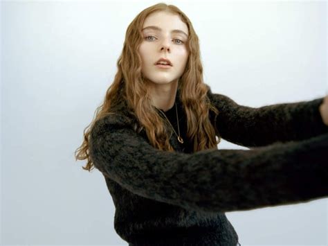 Hot Photos Of Thomasin Mckenzie Thblog