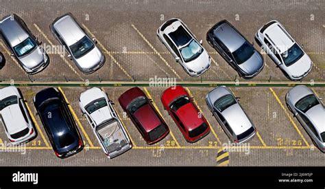 Horizontal parking lot cars hi-res stock photography and images - Alamy