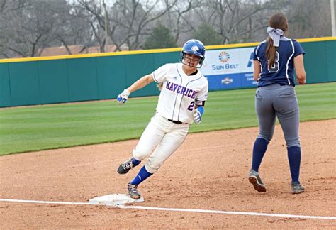 Softball Sweeps Conference Doubleheader Gallery