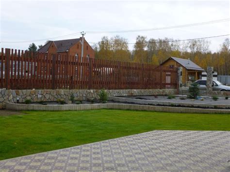 Заборы, изгороди, ворота.
