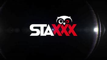 Morena asiática flaca está lista para follar el coño XVIDEOS