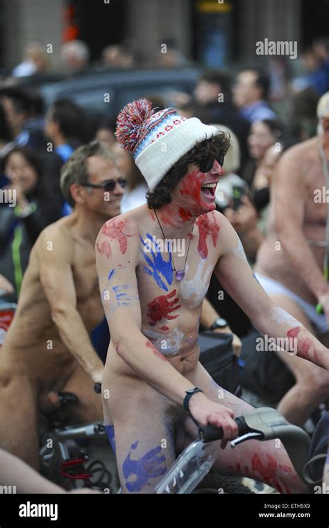 Londres Royaume Uni 13 Juin 2015 Des Centaines De Petites Annonces