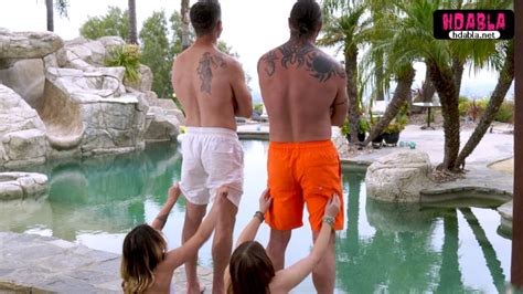 Yaramaz kızlar havuzda babalarının şortlarını indirip kaçtı HdAbla Porno Sex Mobil Sikiş