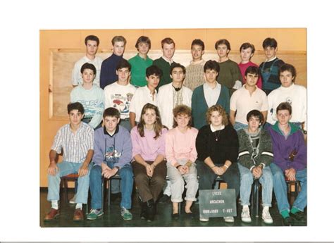 Photo de classe T HOT 1988 1989 de 1988 Lycée Dorgeles Copains d avant