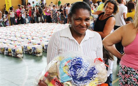 Fotos Lbv Entrega Cestas De Alimentos A Fam Lias Do Sudeste Lbv