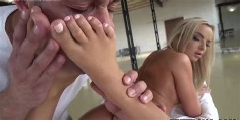 Piss Loving Hotties Jessika And Victoria Pure Taste Their Golden Pee During Pussy Play Amy Pink