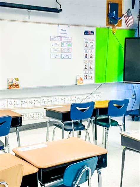 13 Classroom Desk Arrangement Ideas - Lucky Little Learners