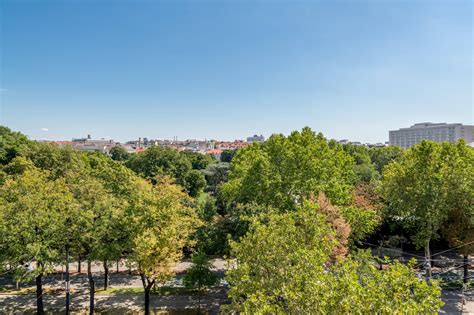 Modern Hotel Rooms with a View | Vienna Marriott Hotel