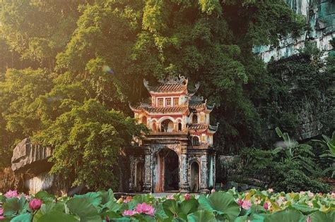 Ninh Binh Private Tour Hoa Lu Citadel Tam Coc Boat Trip Bich Dong